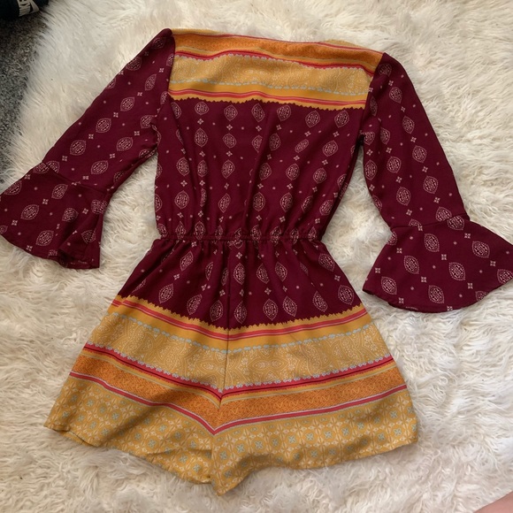 ☮️ Bohemian Bell Sleeve Romper NWOT - Picture 4 of 5